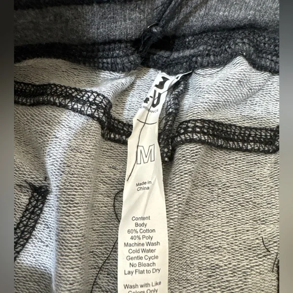 NWT Women’s Performance Shorts Gray Size Medium Sports Shorts with Pockets - Picture 3 of 6